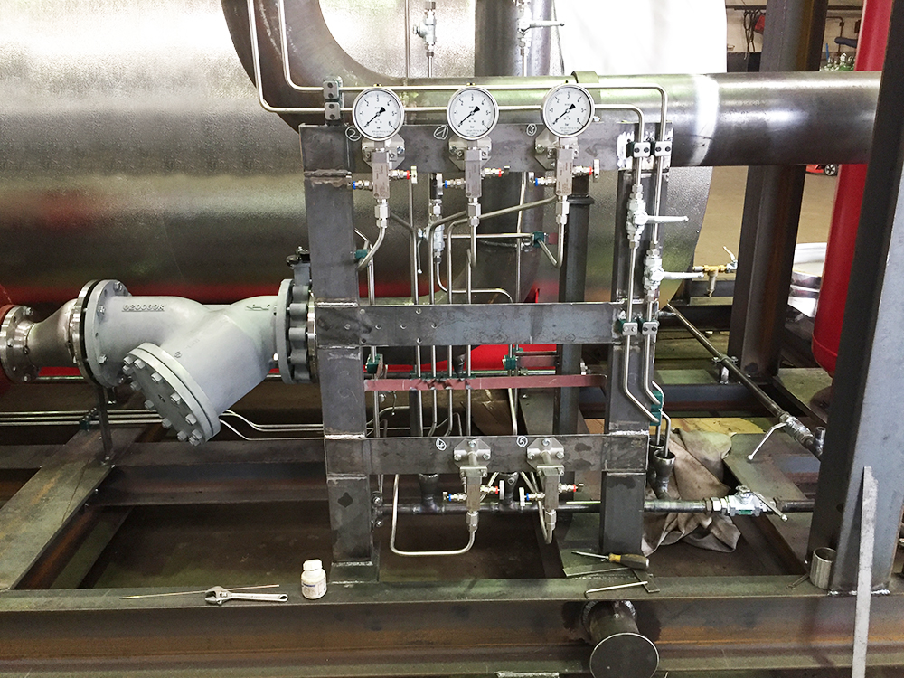 Messinstrumente am Rohrleitungssystem.