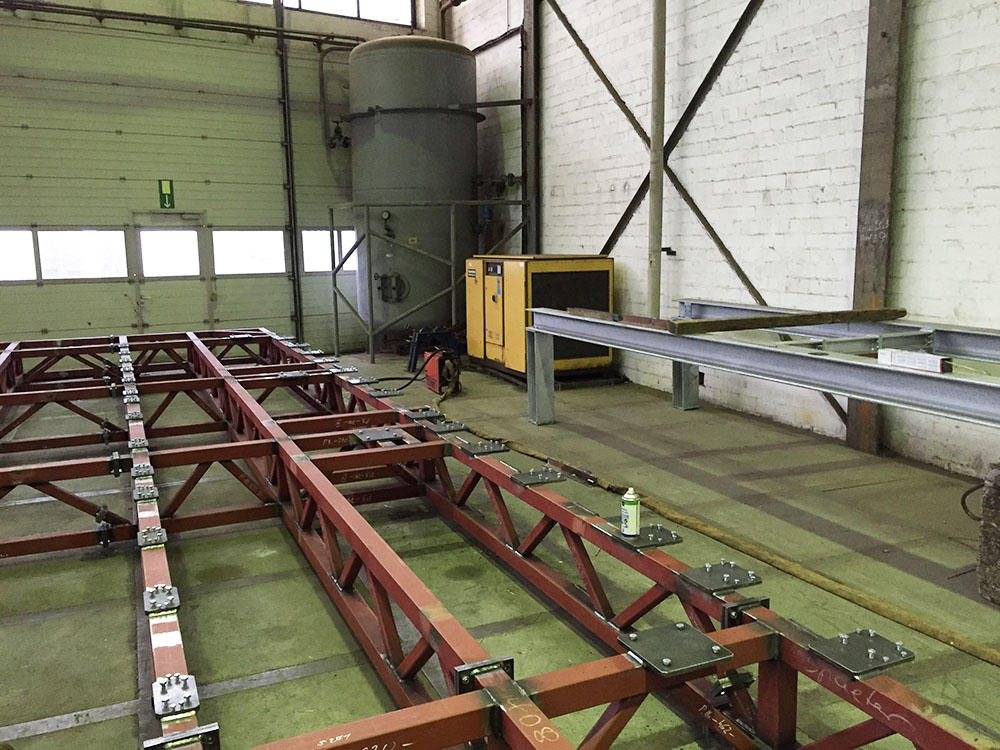 Stahlbau in der Halle der Heise Werft Bremerhaven.